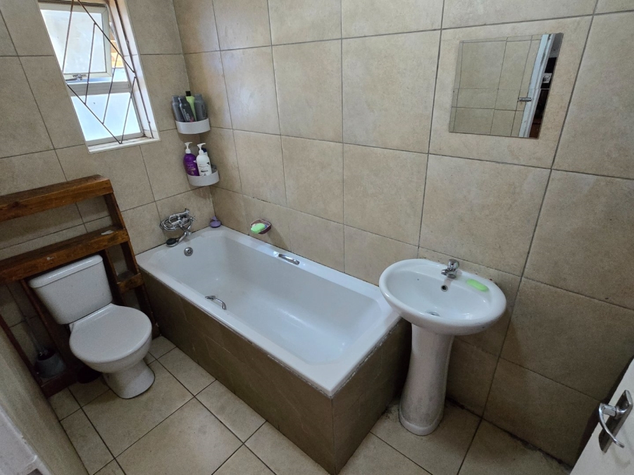 3 Bedroom Property for Sale in Lentegeur Western Cape